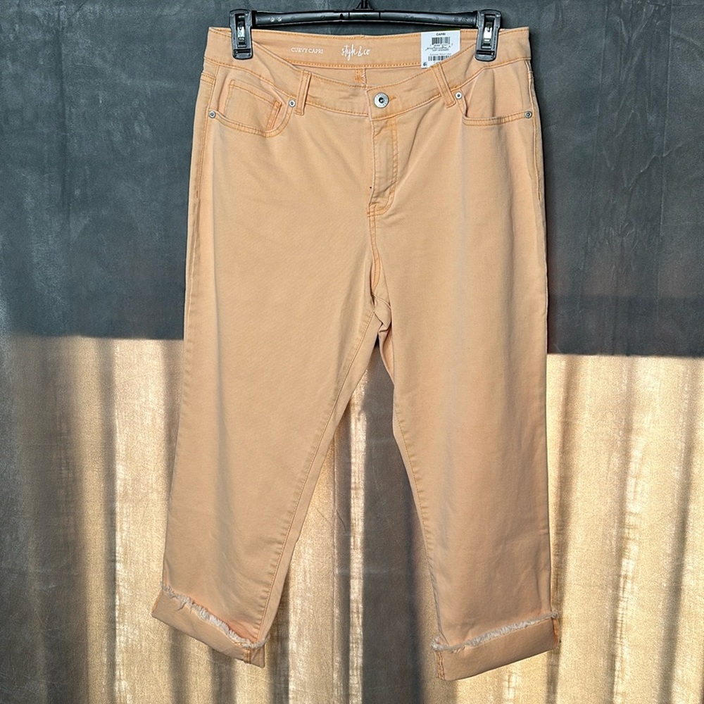 (14-NWT) $39.50|Style & Co Curvy Raw Hem Capri Jeans, Soft Sherbert